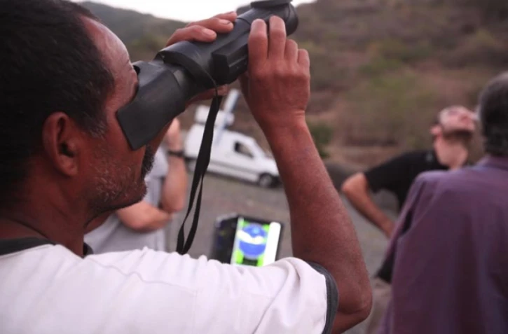 Vendredi 3 décembre 2010
Démonstration à la Grande Chaloupe du radar Aviscan II pour l'observation des oiseaux
(Photo Marie Trouvé)