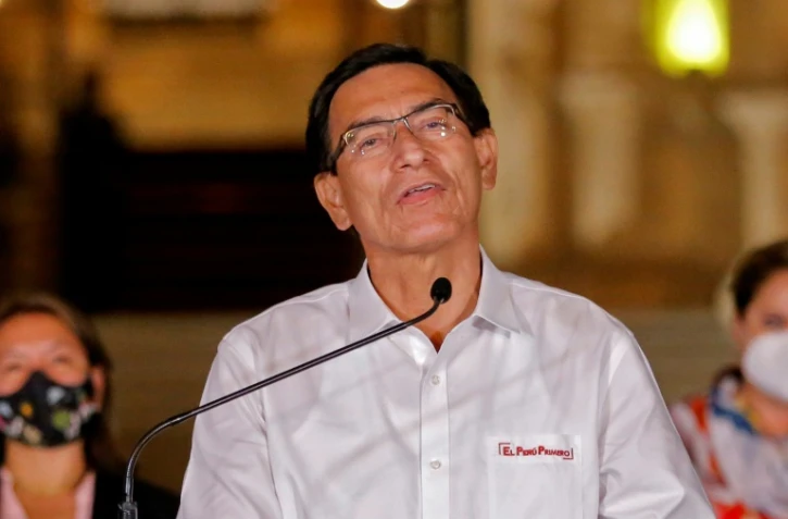 Martin Vizcarra, tout juste destitué de ses fonctions de président de la République du Pérou, prononce un discours à Lima, le 10 novembre 2020