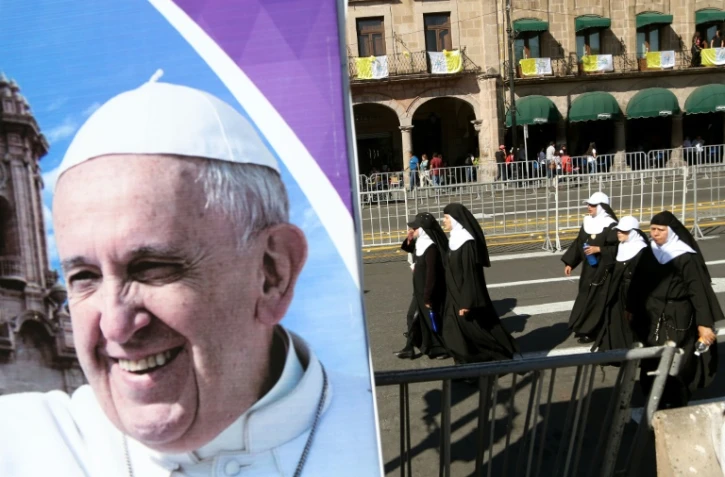Un portrait du pape François le 15 février 2016 devant la cathédrale à Morelia dans l'Etat de Michoacan