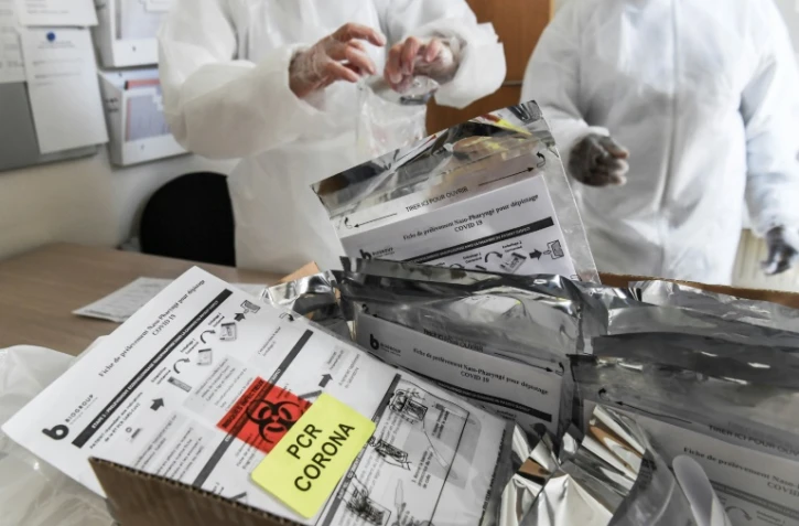 Des tests de Covid-19 dans une Ehpad d'Asnières-sur-Seine, près de Paris, le 16 avril 2020