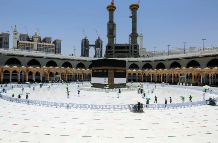 Préparatifs à la Grande Mosquée avant le début du hajj, le 16 juillet 2021 à La Mecque, en Arabie saoudite