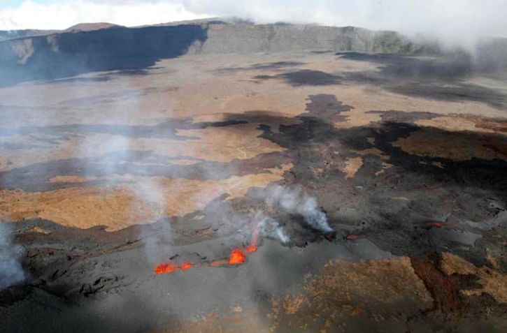 Vendredi 10 décembre 2010 - Éruption du piton de la Fournaise