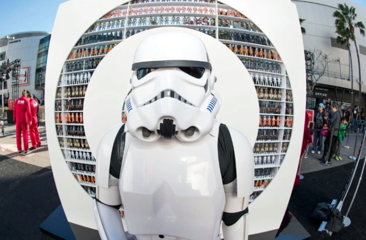 Un Stormtrooper au Star Wars Galactic Experience à Los Angeles, le 12 décembre 2015