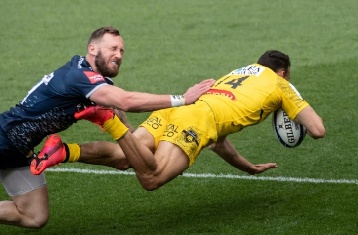 L'arrière sud-africain Dillyn Leyds inscrit un essai pour La Rochelle contre Sale en Coupe d'Europe au stade Marcel Deflandre, le 10 avril 2021