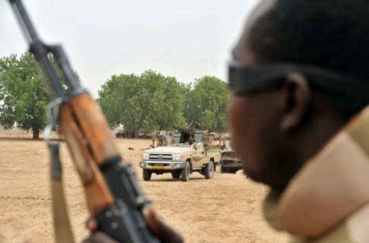 Des soldats tchadiens en patrouille le 8 mai 2009 au sud d'Abéché