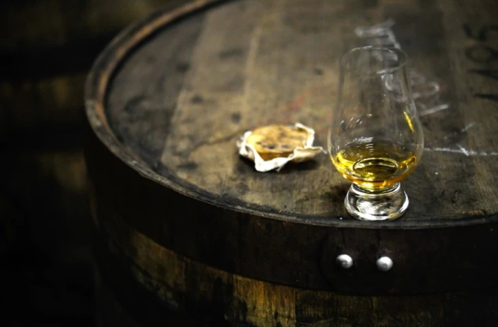 L'alcool est responsable de 7% des décès de personnes adultes survenus en 2015. Parmi les décès imputables à l'alcool, le cancer arrive en tête, devant les maladies cardiovasculaires, les maladies digestives et les accidents et suicides.