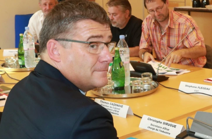 Le secrétaire d'Etat à l'Industrie, Christophe Sirugue, lors d'une réunion avec les représentants syndicats de l'usine Alstom de Belfort, le 13 septembre 2016 au ministère à Paris 