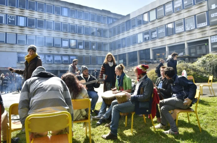 Des étudiants bloquent l'université Rennes 2, le 7 avril 2016