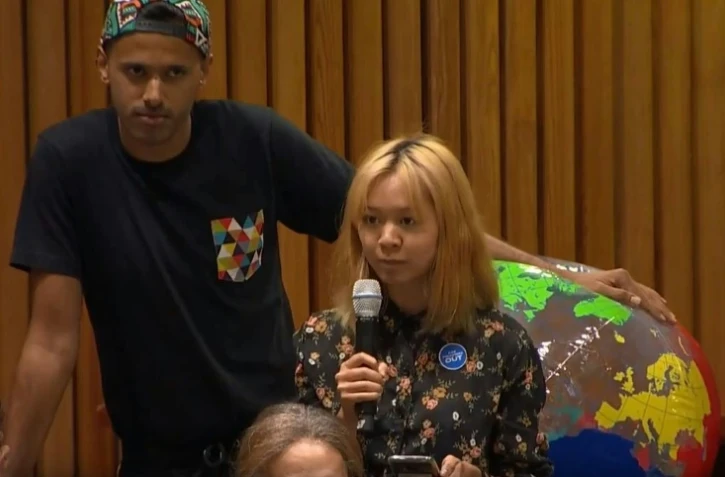Kathleen Ma pose une question à un responsable de Microsoft lors du sommet de jeunes sur le climat à l'ONU le 21 septembre 2019