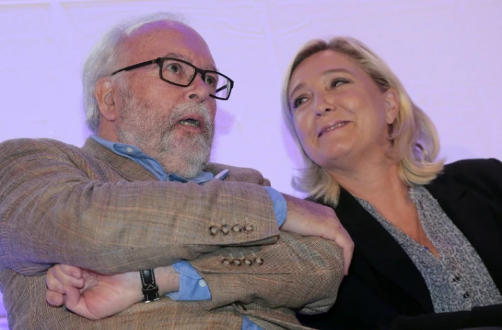 Le trésorier du Front national, Wallerand de Saint-Just et la présidente du FN Marine Le Pen, le 14 septembre 2015 à Arpajon (sud de Paris)