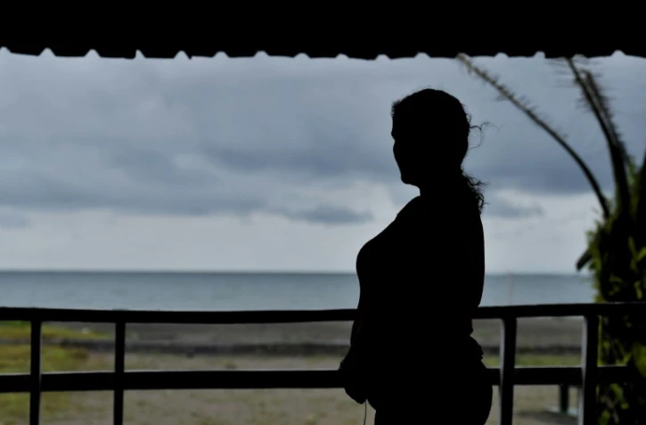 Une femme, victime de racket, pose pendant une interview avec l'AFP à Tumaco, Colombie, le 20 juin 2020