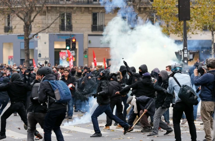 Affrontement entre manifestants contre le réchauffement climatique et la police le 29 novembre 2015 à Paris