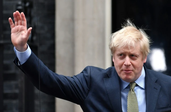 Le Premier ministre Boris Johnson quitte le 10 Downing Street à Londres le 13 décembre 2019 après sa victoire aux élections