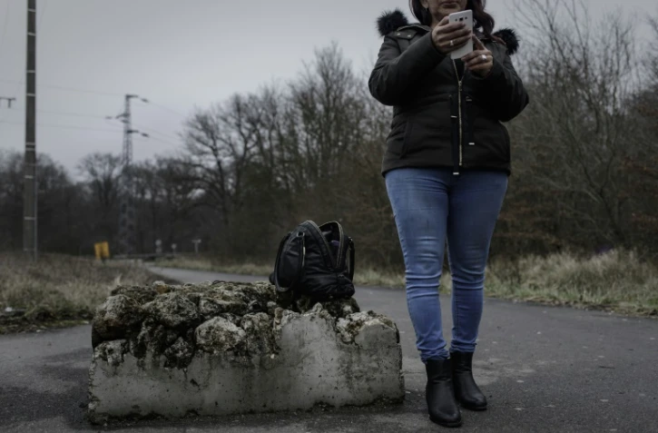 Une prostituée dans la forêt de Sénart, près de Tigery, en région parisienne, le 12 janvier 2018