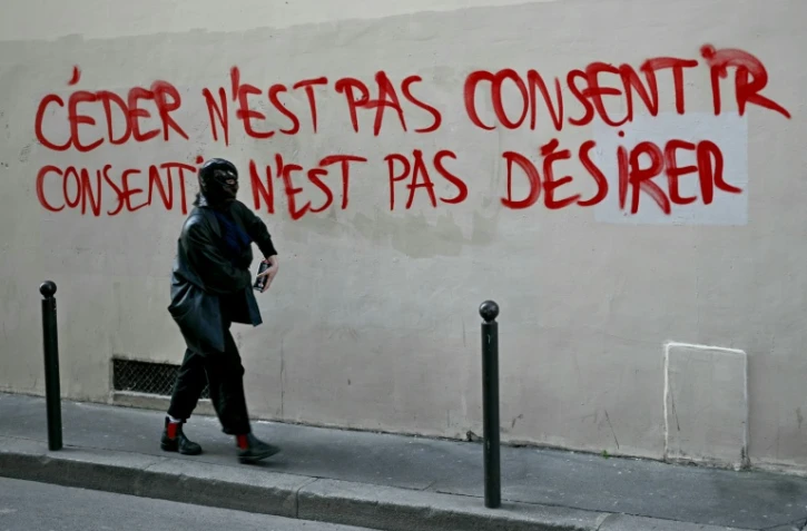 Lors d'une manifestation dans le cadre de la journée pour les droits des femmes, le 8 mars 2025 à Paris