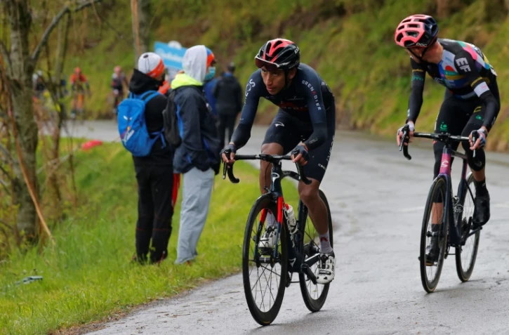 Le Colombien Egan Bernal, en tête, dans la montée vers Sestola, en Emilie-Romagne, terme de la 4e étape du Tour d'Italie, le 11 mai 2021