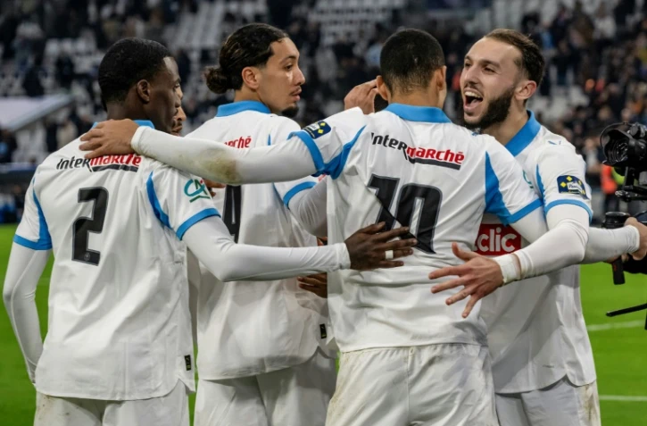 Les joueurs marseillais se congratulent après le but de Mason Greenwood (N.10), face à Rennes en Coupe de France, le 3 février 2026 au Vélodrome