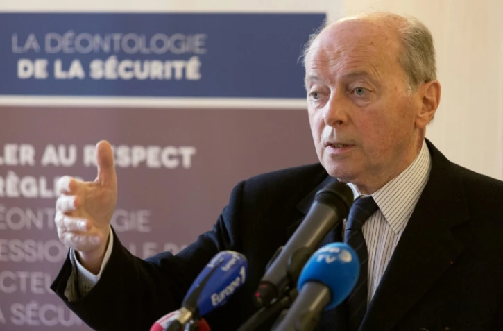 Le Défenseur des droits Jacques Toubon gives a lors d'une conférence de presse le 26 février 2016 à Paris