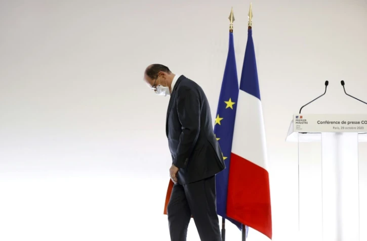Le Premier ministre français Jean Castex quitte une conférence de presse à Paris le 29 octobre 2020