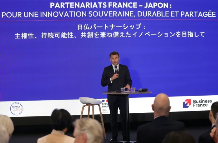 Le président français Emmanuel Macron s'exprime à la Tokyo Innovation Base (TIB) à Tokyo, le 1er avril 2026