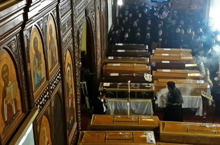 Les cercueils de victimes d'un attentat anti-chrétien dans une église copte du Caire pendant leurs funérailles dans le quartier de Nasr City, le 12 décembre 2016