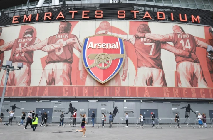 File d'attente pour se faire vacciner dans le stade d'Arsenal, à Londres, le 25 juin 2021