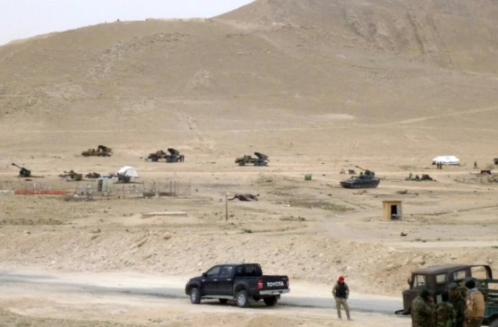 Des membres des forces pro-gouvernementales syriennes aux abords de Palmyre, le 26 mars 2016