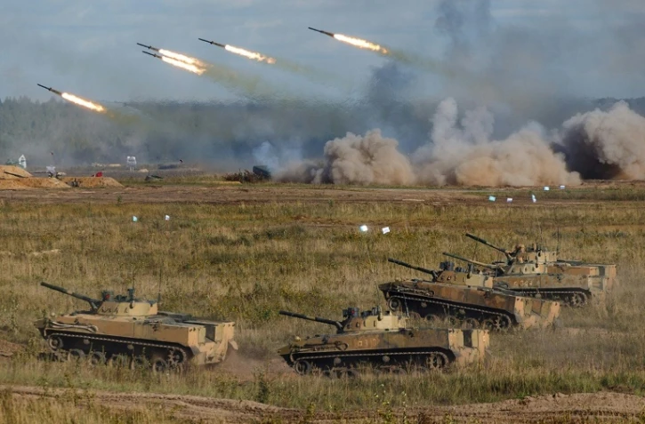 Photo diffusée par le ministère russe de la Défense, le 13 septembre 2021, montrant des exercices militaires conjoints Zapad-2021 des forces armées russes et du Bélarus sur la base militaire de Mulino dans la région de Nijni Novgorod, en Russie