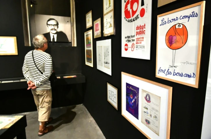 Une personne visite une exposition consacrée aux Shadoks, créés par Jacques Rouxel, au Musée international des arts modestes de Sète le 17 septembre 2016