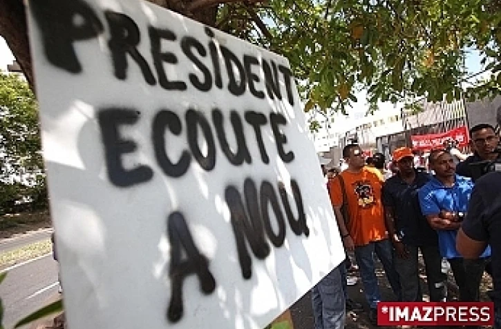 Manifestation du personnel administratif devant le rectorat (archives)