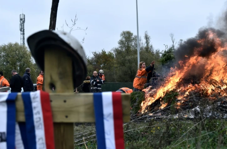 Avant la décision du TGI de Stasbourg, le 2' octobre 2018, devant l'usine Ascoval de Saint-Saulve