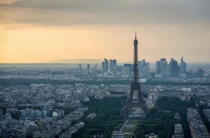 Paris et sa région vont continuer à se réchauffer, gagnant peut-être jusqu'à 4°C d'ici la fin du siècle selon Météo-France