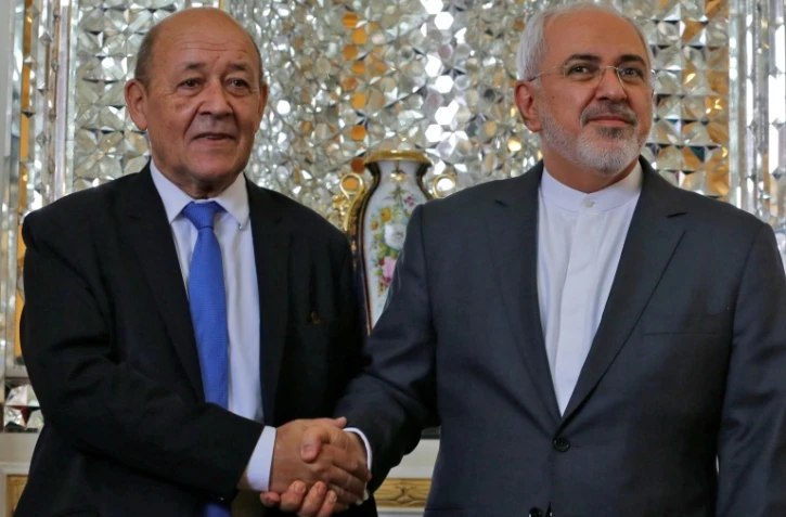 Le ministre iranien des Affaires étrangères Mohammad Javad Zarif (d) et son homologue français Jean-Yves Le Drian, le 5 mars 2018 à Téhéran