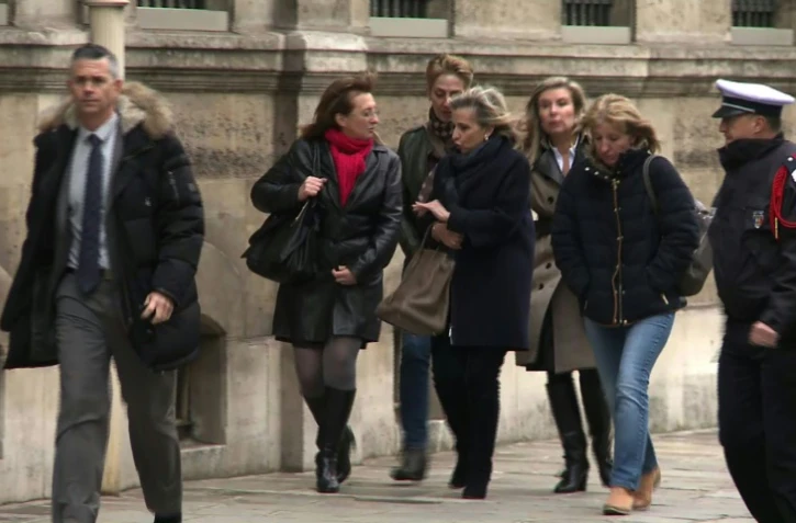 Capture d'écran d'une vidéo tournée par l'AFPTV montrant les filles de Jacqueline Sauvage arrivant à l'Élysée à Paris, le 29 janvier 2016, pour rencontrer le Président François Hollande