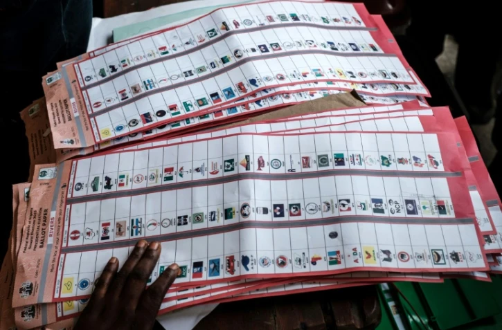 Vérification de la validité des bulletins de vote durant le décompte des voix aux élections présidentielle, législatives et sénatoriales, le 23 février 2019 à Port Harcourt, dans le sud du Nigeria