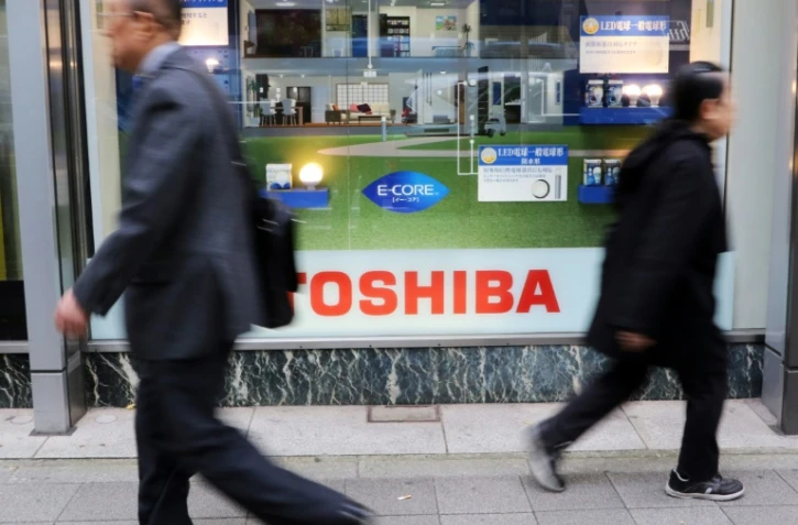 Un magasin vendant des produits Toshiba, le 7 novembre 2015 dans les rues de Tokyo