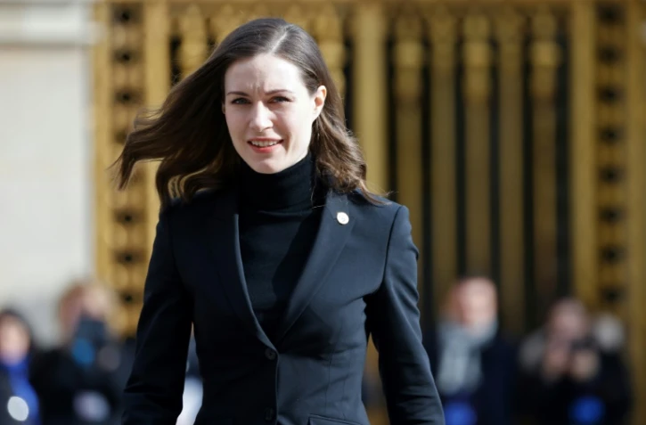 La Première ministre finlandaise Sanna Marin vient participer à un sommet européen à Versailles, près de Paris, consacré à l'invasion de l'Ukraine par la Russie, le 11 mars 2022