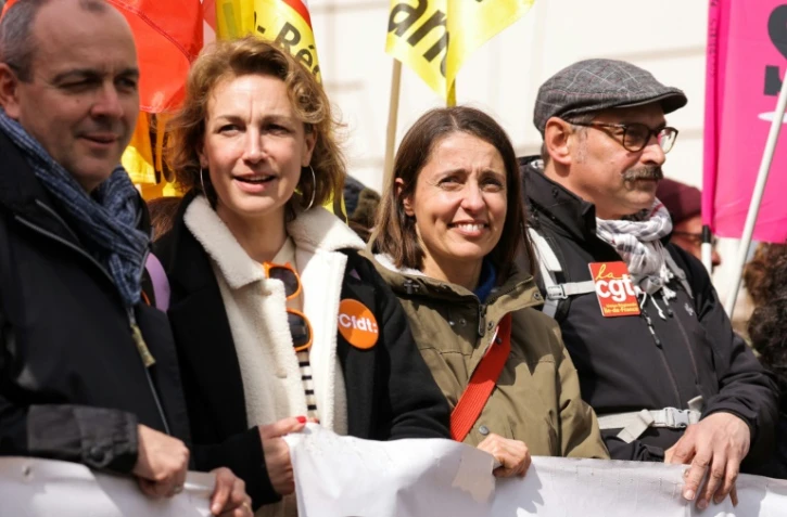 Marylise Léon (2e. à g.), aujourd'hui secrétaire générale de la CFDT, et Sophie Binet (3e à g.), la leader de la CGT, lors d'une manifestation contre la réforme des retraites, à Paris, le 6 avril 2023