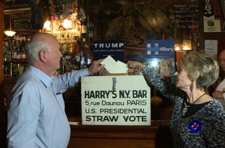 Le Harry's New York Bar, institution parisienne depuis 1911, a lancé le 5 octobre 2016 son traditionnel "vote blanc" pour la présidentielle américaine du 8 novembre