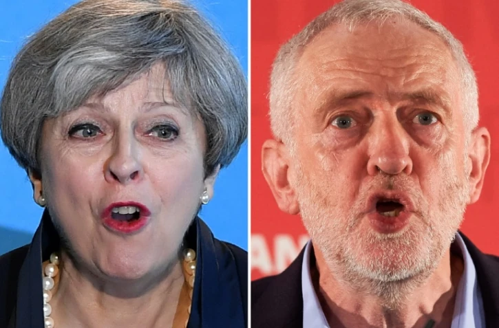 La Première ministre britannique Theresa May (g) et son adversaire Jeremy Corbyn (d) ont tenu mercredi leurs ultimes meetings d'une campagne électorale marquée par des attentats jihadistes, à la veille de législatives au résultat déterminant pour les négociations du Brexit.