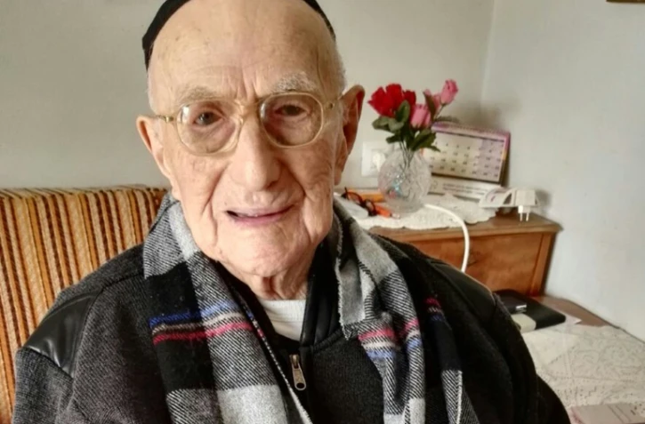 Photo de Yisrael Kristal à son domicile à Haïfa en Israël, le 22 janvier 2016