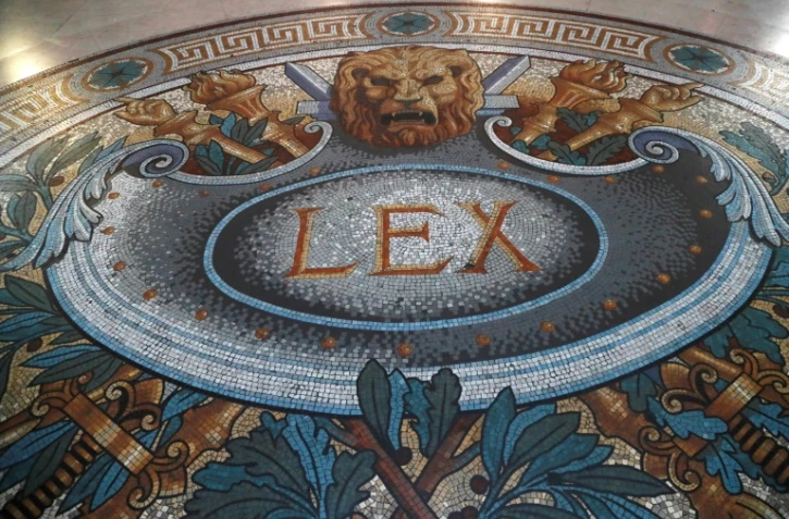 Révolution dans les palais: dès septembre, des "cours criminelles" vont juger des crimes à la place des assises et sans jury populaire, une innovation censée accélérer les procédures mais accusée par de nombreux professionnels d'éloigner encore plus les citoyens de la justice