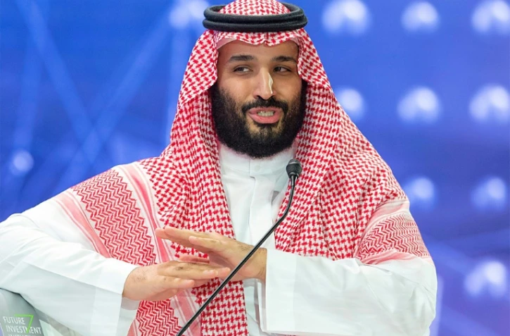 Une photo fournie par le palais royal saoudien montre le prince héritier Mohammed ben Salmane s'exprimant à un forum économique à Ryad, le 24 octobre 2018