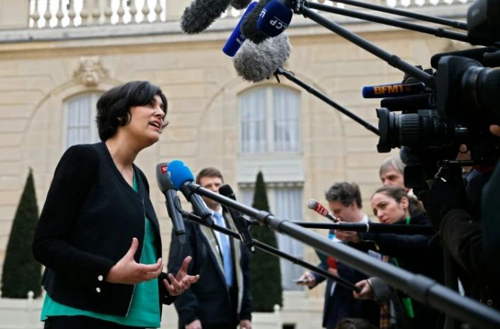 La ministre du Travail Myriam El Khomri dans la cour de l'Elysée à l'issue du conseil des ministres le 24 mars 2016 à Paris