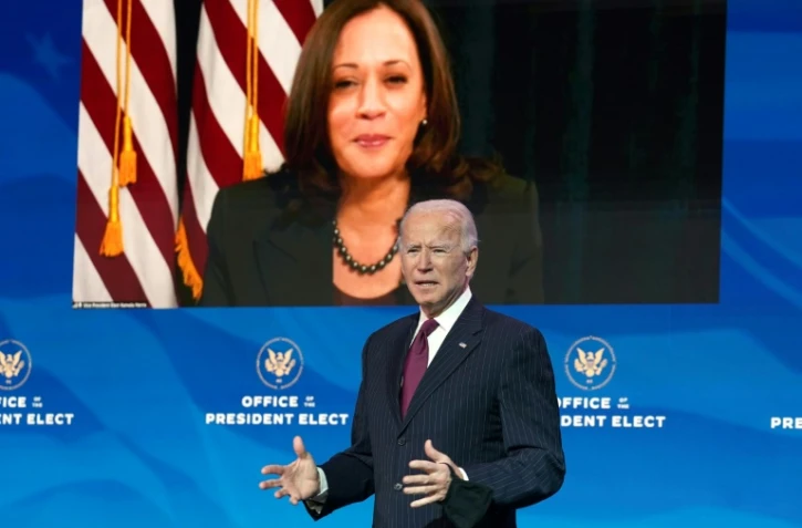 Le président américain élu Joe Biden et la vice-présidente élue Kamala Harris (sur l'écran), le 16 décembre 2020 à Wilmington