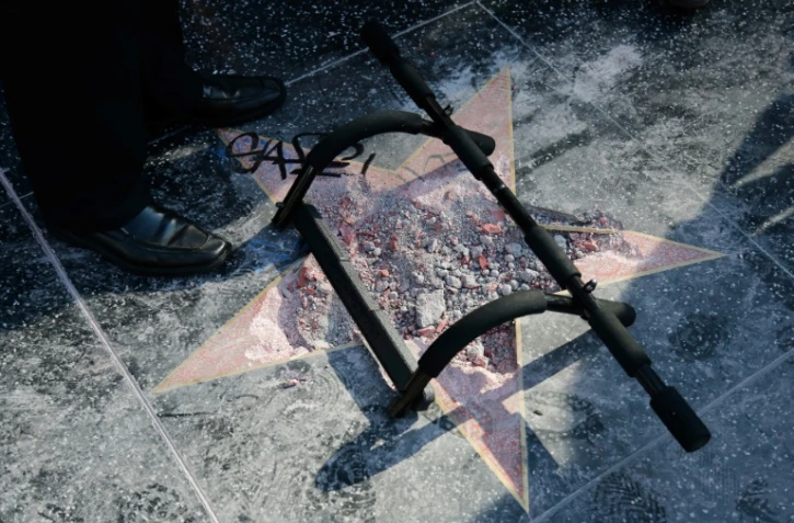 L'étoile de Donald Trump vandalisée, sur la fameuse "Walk of Fame", à Hollywood, photographiée le 25 juillet 2018  