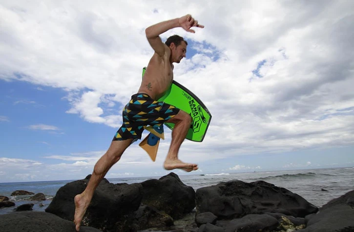 Mardi 11 Janvier 2010

Amaury Lavernhe, champion du monde 2010 de bodyboard