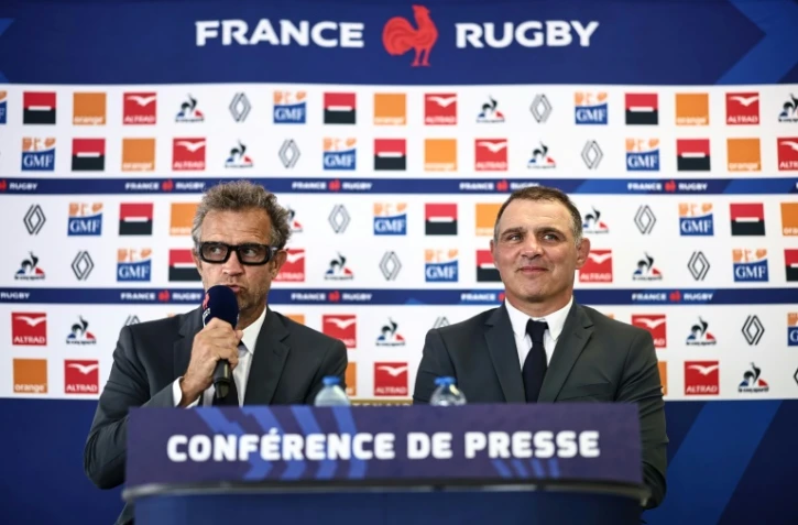 Le sélectionneur de l'équipe de France de rugby Fabien Galthié et son adjoint Raphael Ibanez, en conférence de presse à Capbreton, le 24 août 2023