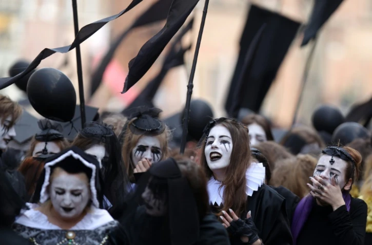 Des "pleureuses" et "pleureurs" commémorent la mort de Shakespeare à Gdansk, en Pologne, le 23 avril 2016