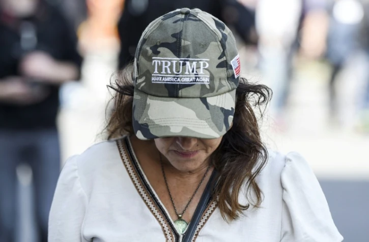 Une manifestante antivax avec une casquette "Trump, make America great again", à Nantes le 7 août 2021
